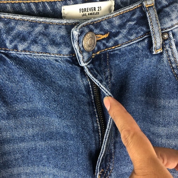 Forever 21- Distressed High-rise Jeans size: 29 - Picture 7 of 13